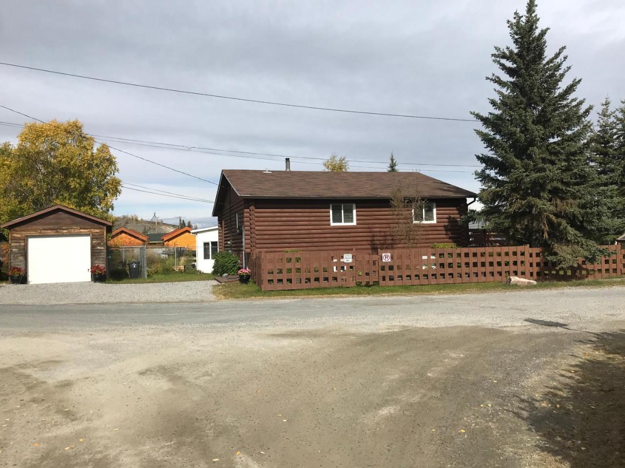 Our Cabin Bed & Breakfast Yellowknife Bagian luar foto